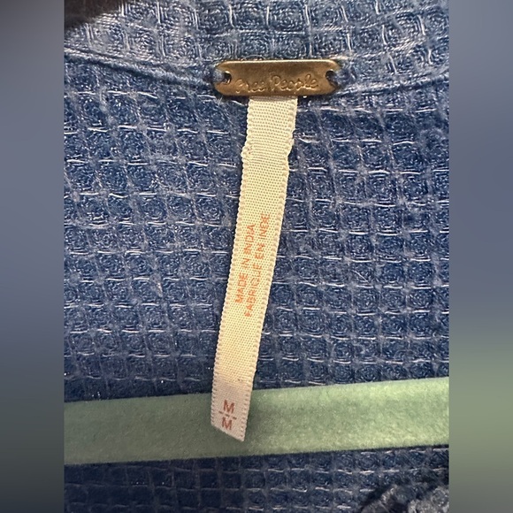 Free People One of the Guys Oversize Waffle Button Down Tunic Top size Medium - Picture 9 of 9